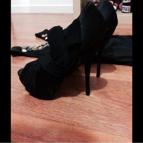 Black mesh high heels - Picture 3 of 4