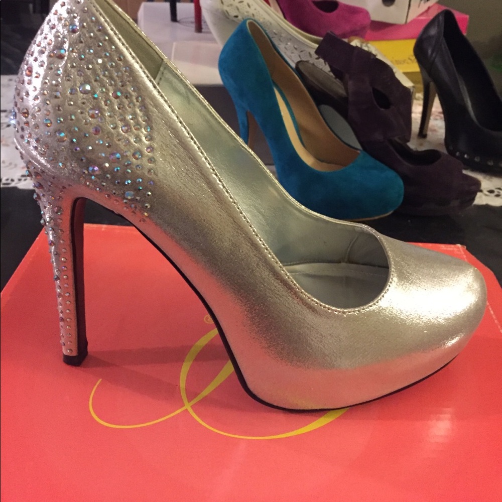 Heels - Picture 2 of 2