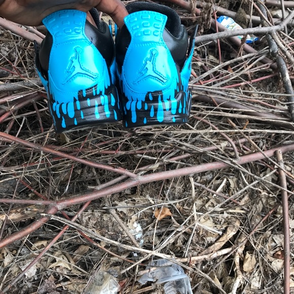 Jordan 4s - Picture 2 of 3