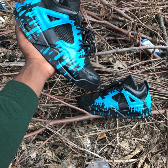 Jordan 4s - Picture 3 of 3