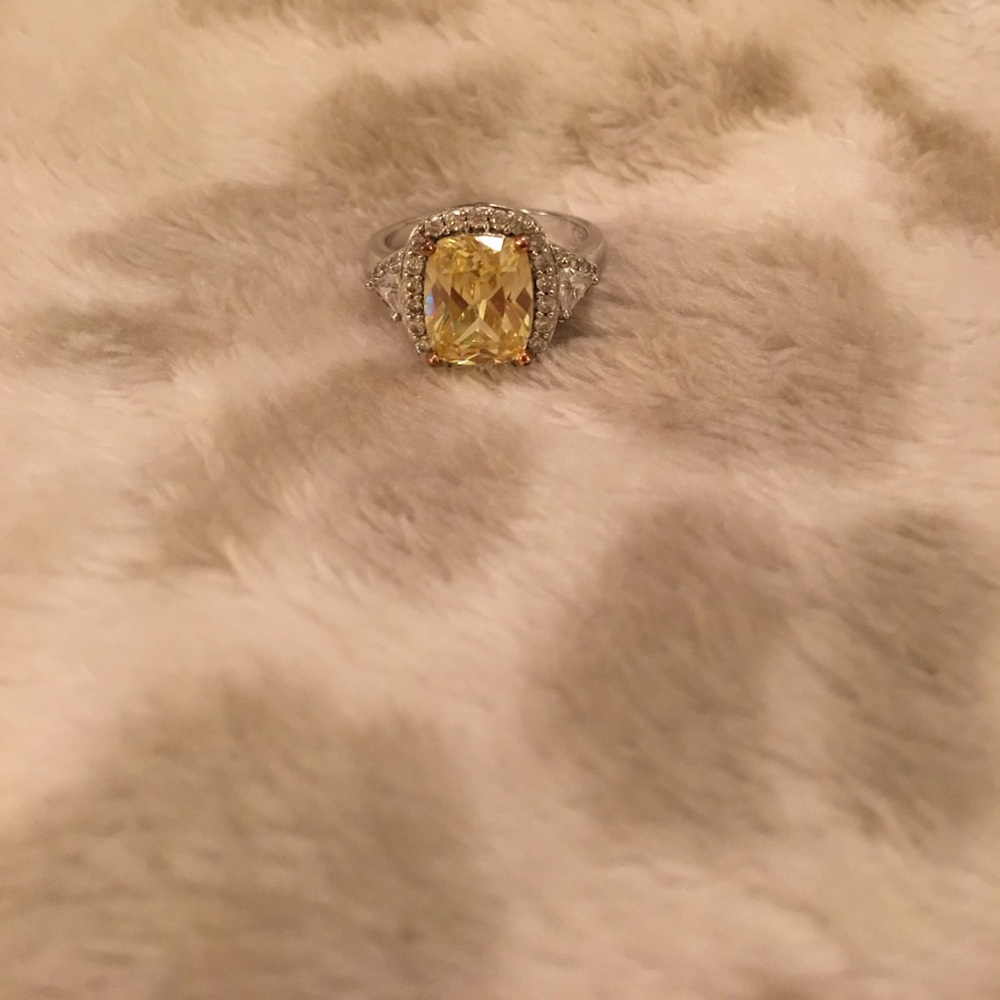 Cushion cut yellow and clear stone ring