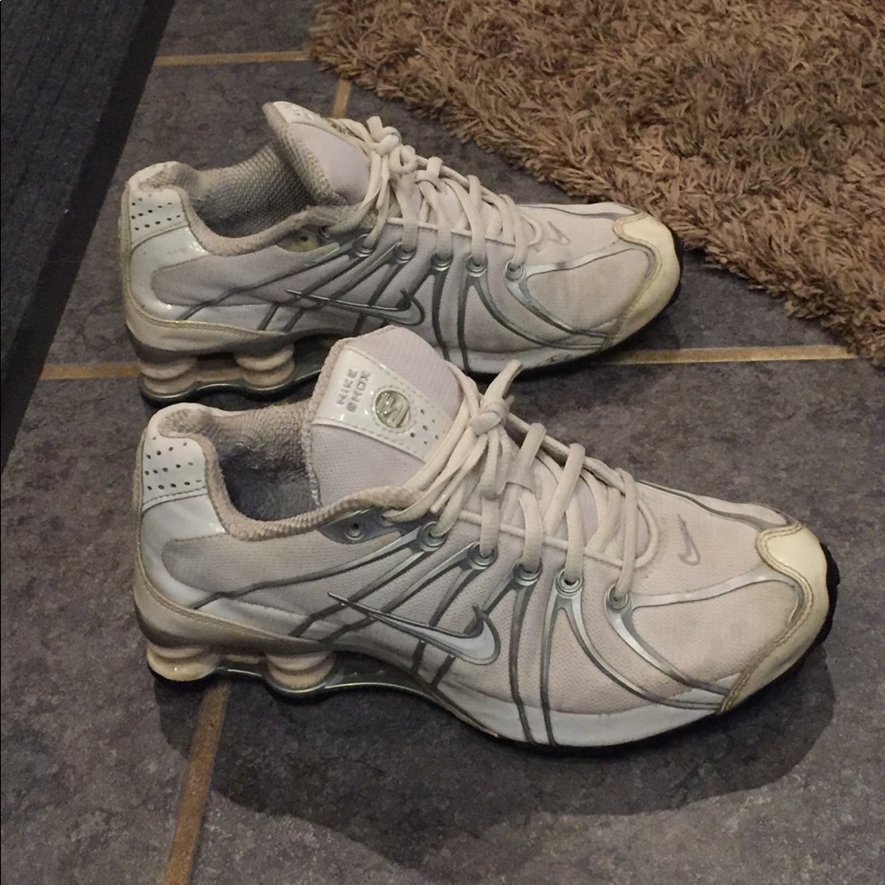 Nike shox size 8 PRE WORN!