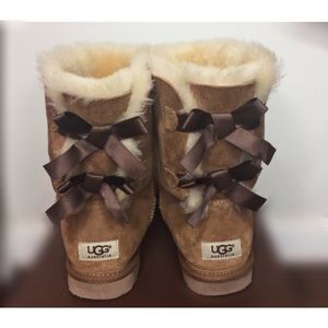 Chestnut Brown UGG Boots with Bow - Sz 9