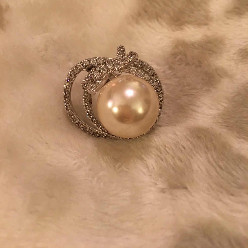 Pearl and clear stone cocktail ring.