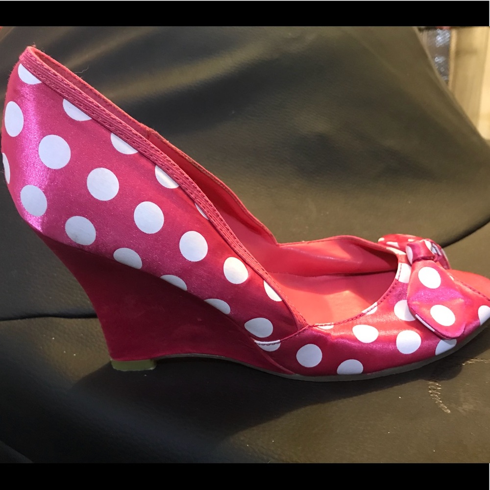 hot pink polka dot wedges