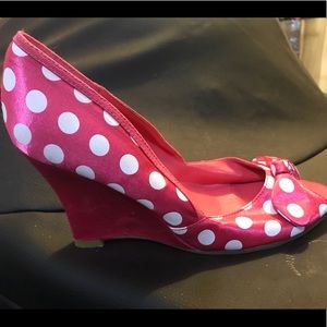 hot pink polka dot wedges