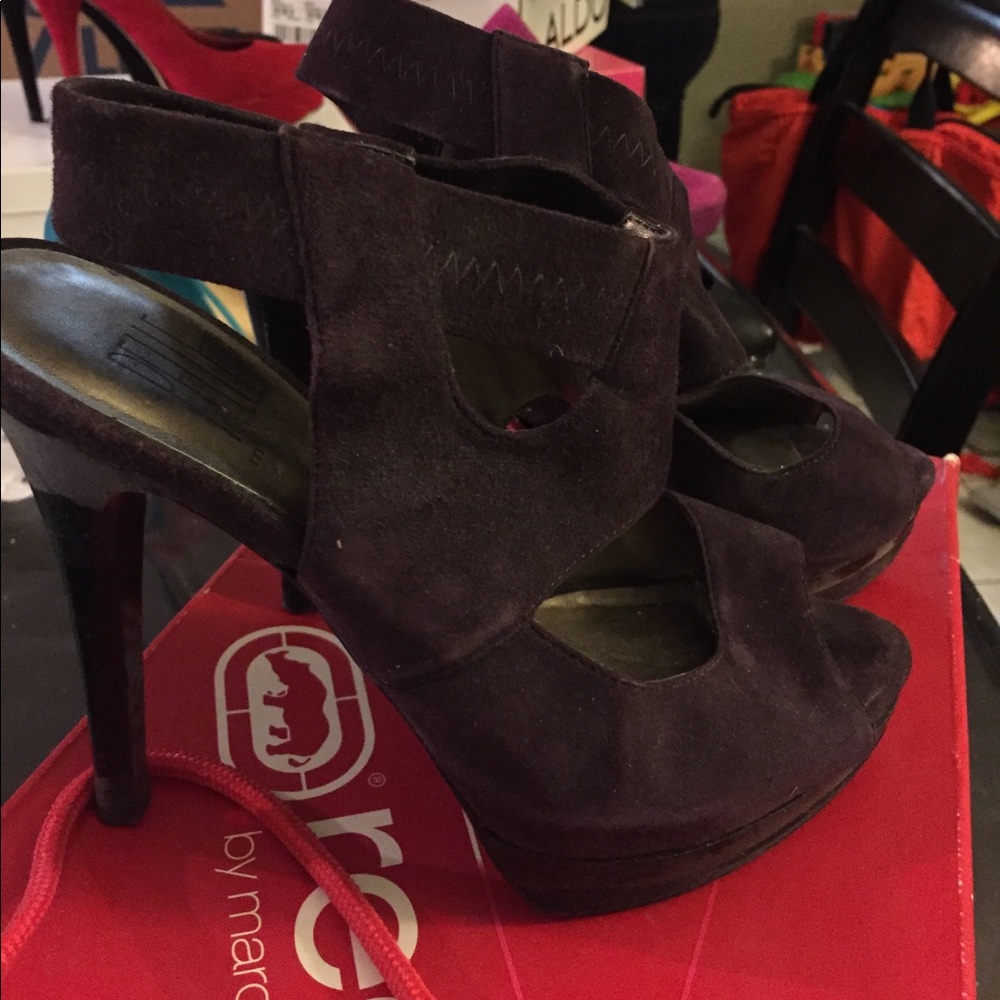 Heels - Picture 2 of 2