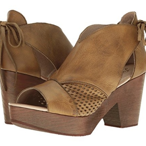 Free People Shoes - Free People Revolver Clogs Khaki Size 39 NIB NWT