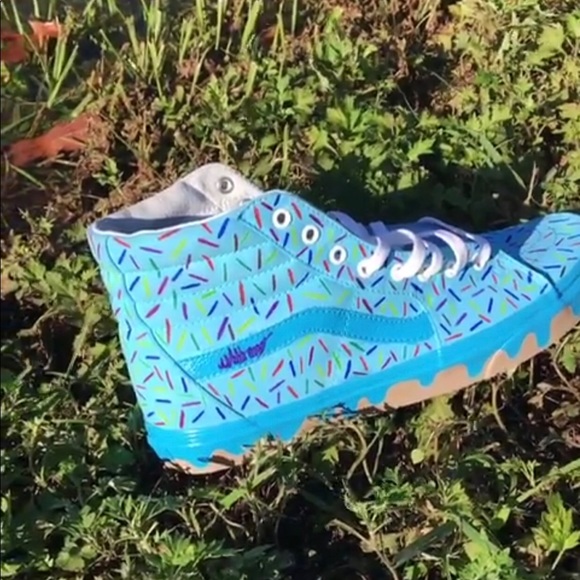 Custom  Vans - Picture 2 of 2