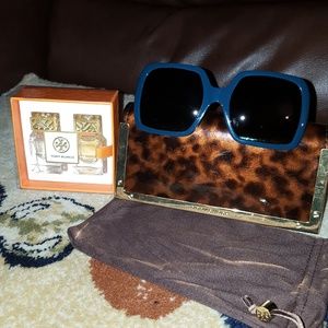 🚫SOLD🚫💯Authentic Tory Burch Sunglasses