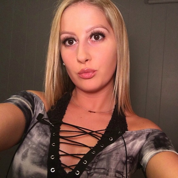 Meet your Posher, Alyssa - Picture 1 of 1