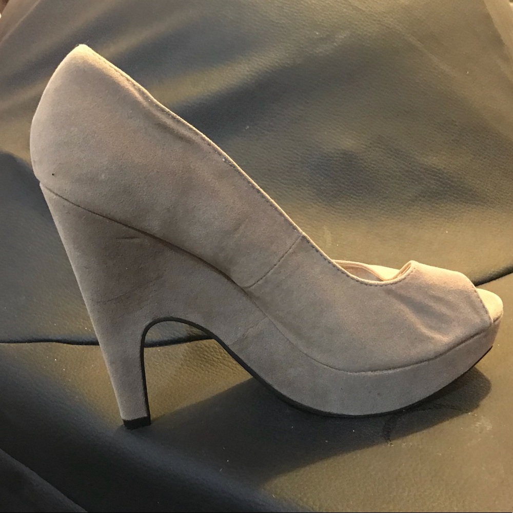 Nude peep toe platform pumps