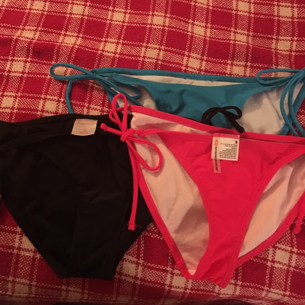 Set of 3 bikini bottoms!