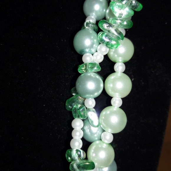 3 strand green glass & white pearl necklace - Picture 2 of 7