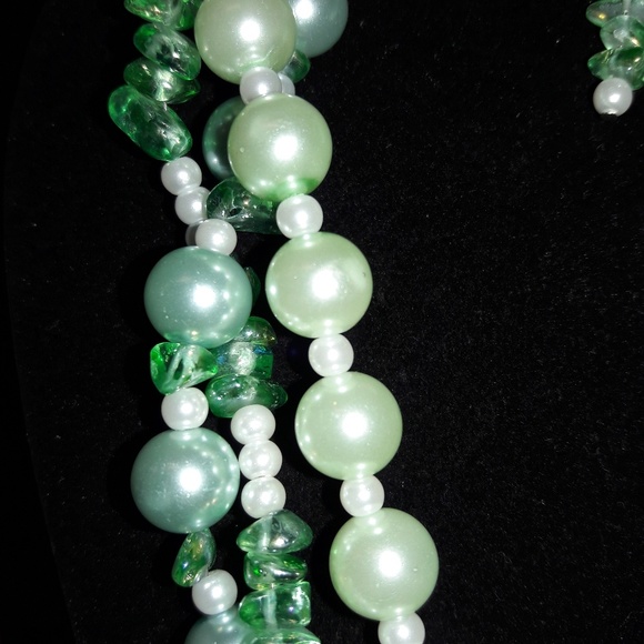 3 strand green glass & white pearl necklace - Picture 3 of 7