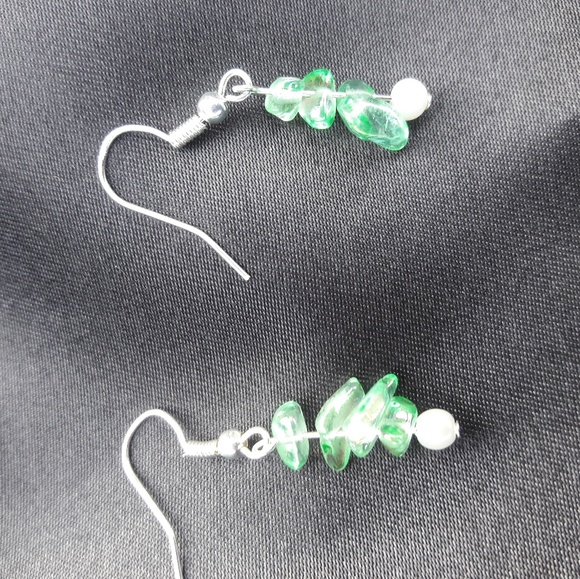 3 strand green glass & white pearl necklace - Picture 4 of 7