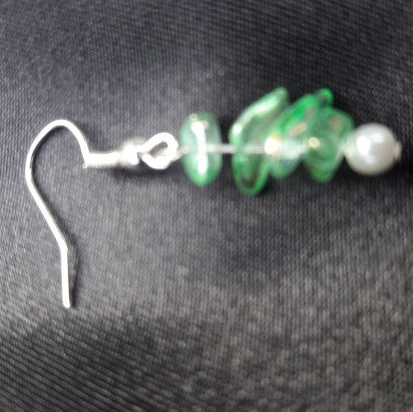 3 strand green glass & white pearl necklace - Picture 6 of 7
