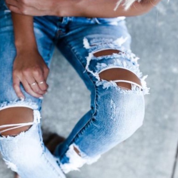 ✨LAST ONE✨Distressed Fray Hem Denim Jeans - Picture 4 of 6