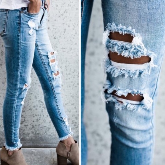 ✨LAST ONE✨Distressed Fray Hem Denim Jeans - Picture 2 of 6