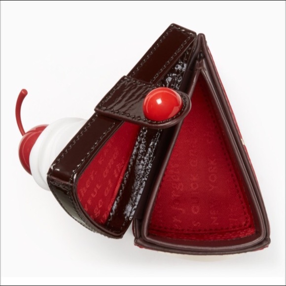 Closet closed. Cake coin purse - Picture 2 of 2