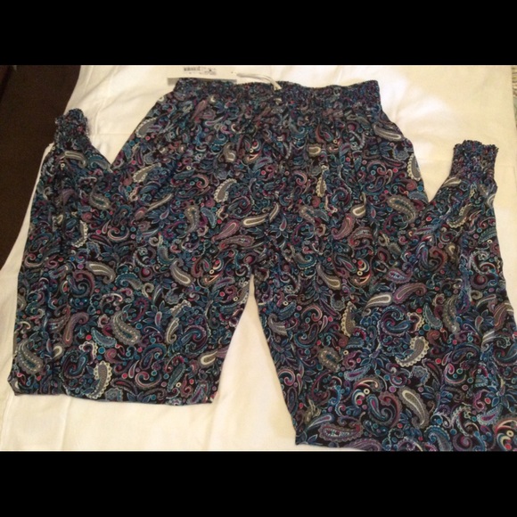 NWT Paisley Loose Fitted Pants with pockets / Harem boho style - Picture 2 of 7