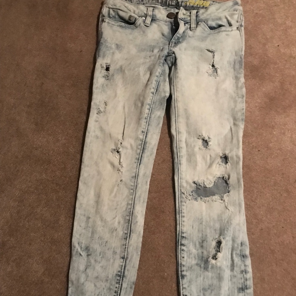 distressed blue/white skinny jeans with holes