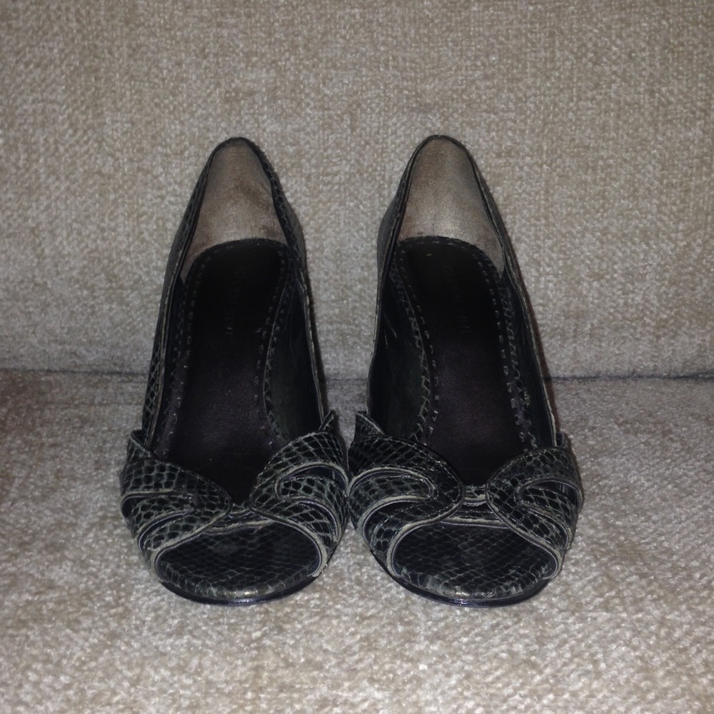 Gianni Bini Olive Faux Snakeskin Heels - Size 7