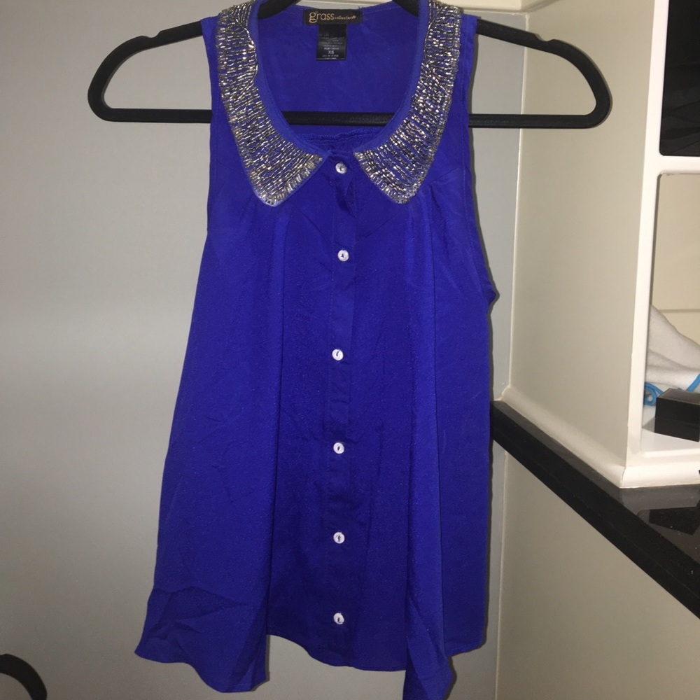 Embellished collar sleeveless blouse /top