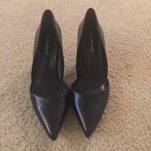 {SOLD} Charles David heels - black - size 7
