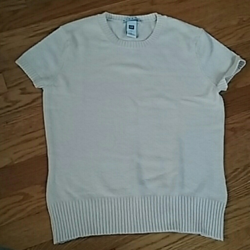 SOLD...Gap short sleeve sleevewomens size m medium