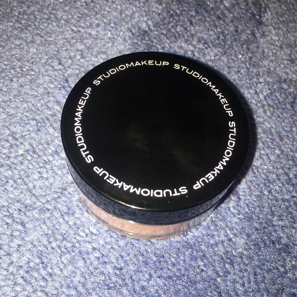 Studio makeup blush