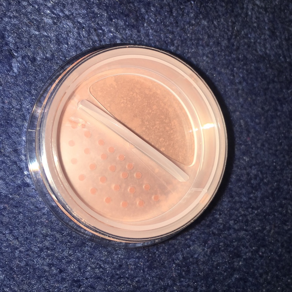 Studio makeup blush - Picture 2 of 4