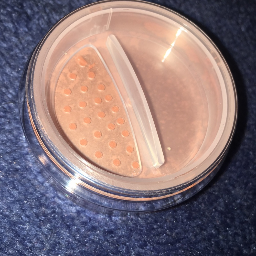 Studio makeup blush - Picture 3 of 4