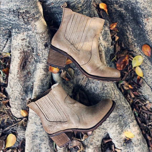 NIB Tan Leather Distressed Rugged Block Heel Boot - Picture 6 of 8