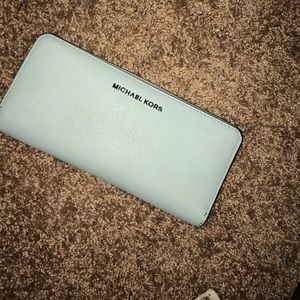 SOLD!!!Michael kors continental jet travel wallet