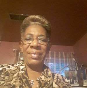 Meet your Posher, Debbie