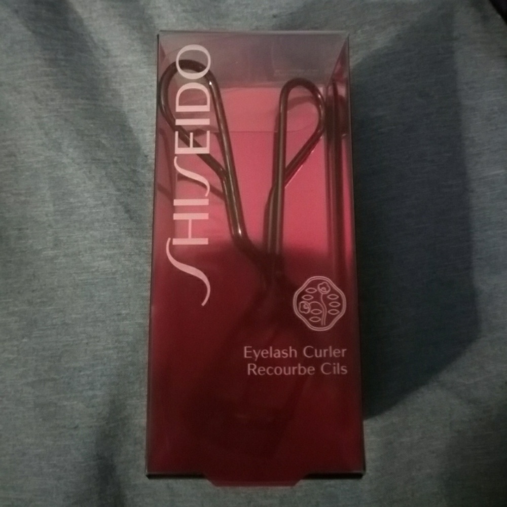BNWB Shiseido eyelash curler