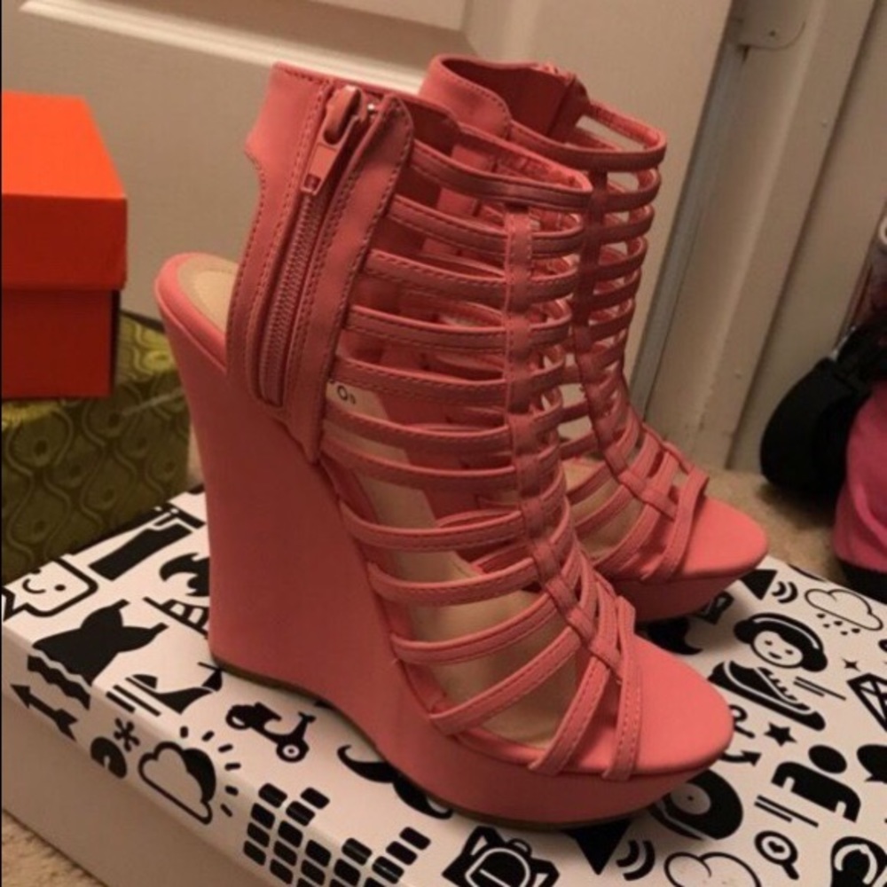 pink wedges