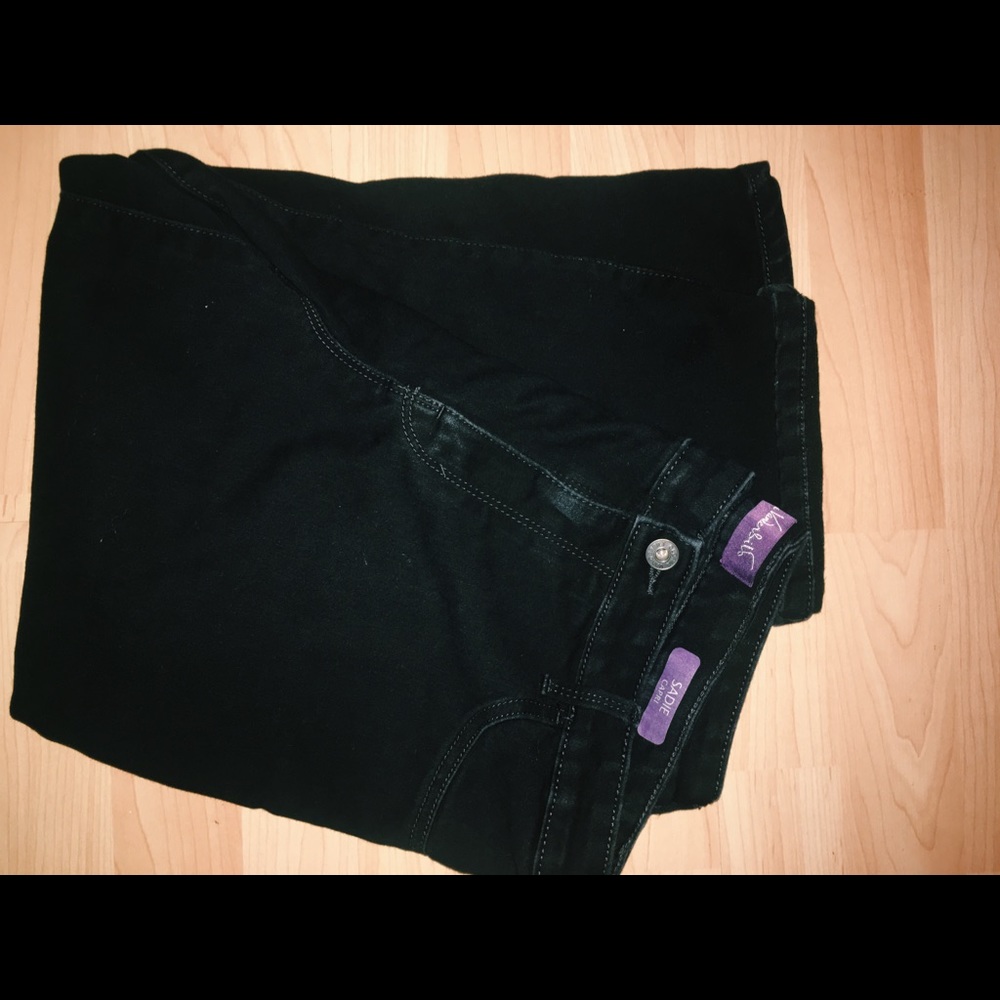 Black Capri Jeans - Gloria Vanderbilt