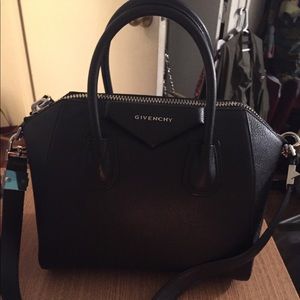 Grained Goatskin Antigona Small Duffel Black Tote