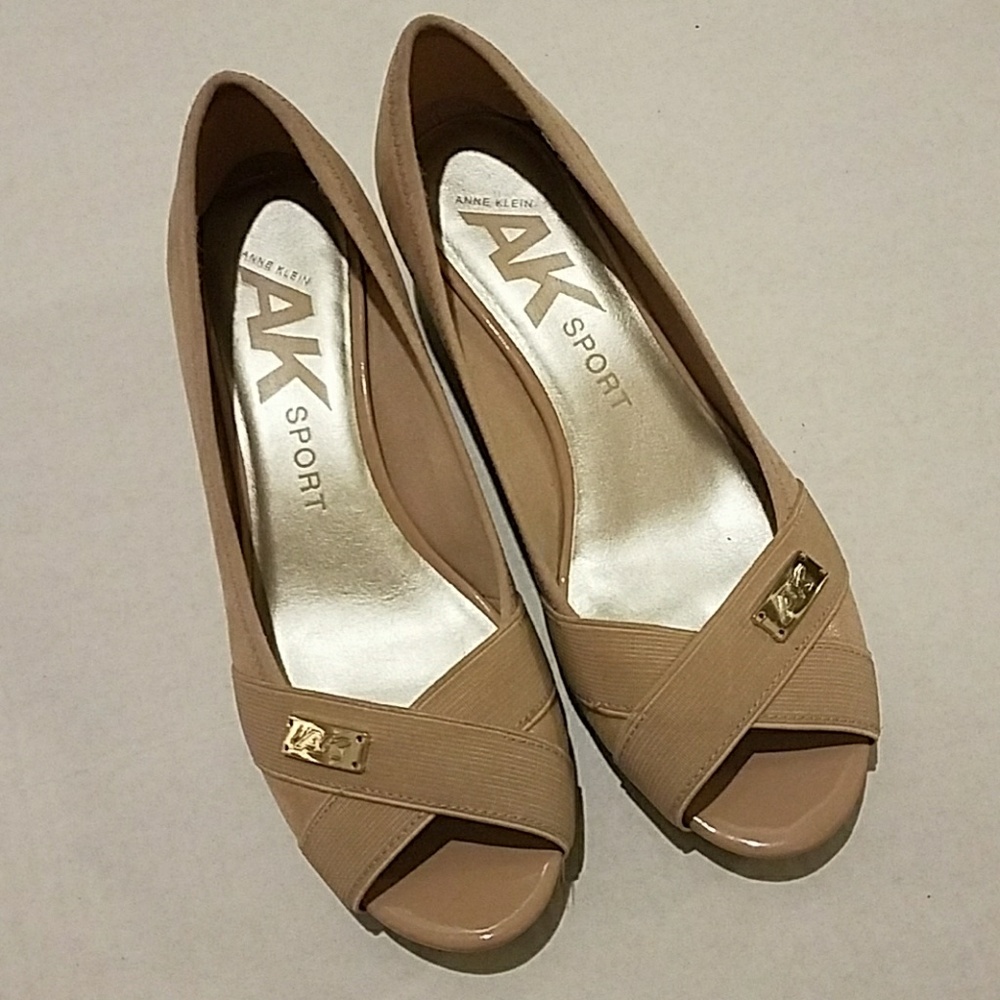 Anne Klein Sport Wedge Size 7