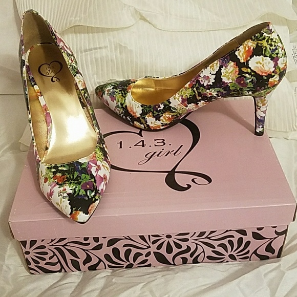 1.4.3 Girl by Rampage Shoes - 1.4.3 Girl Floral Owanda Pump