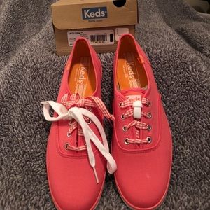 WOMEN'S KEDS NWT