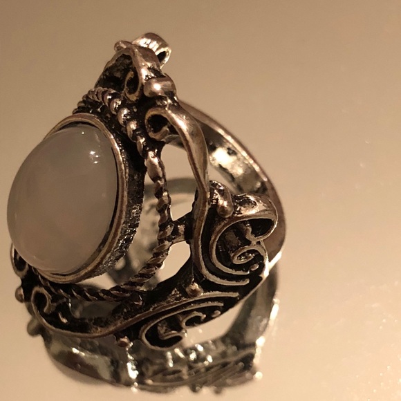 Retro Silver Moonstone Ring - Picture 2 of 3