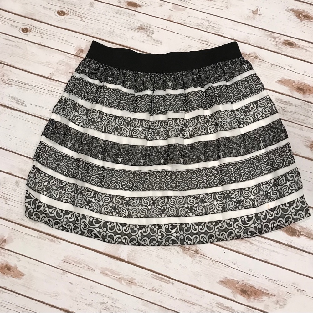 🌻WHBM White House Black Market Circle Skirt