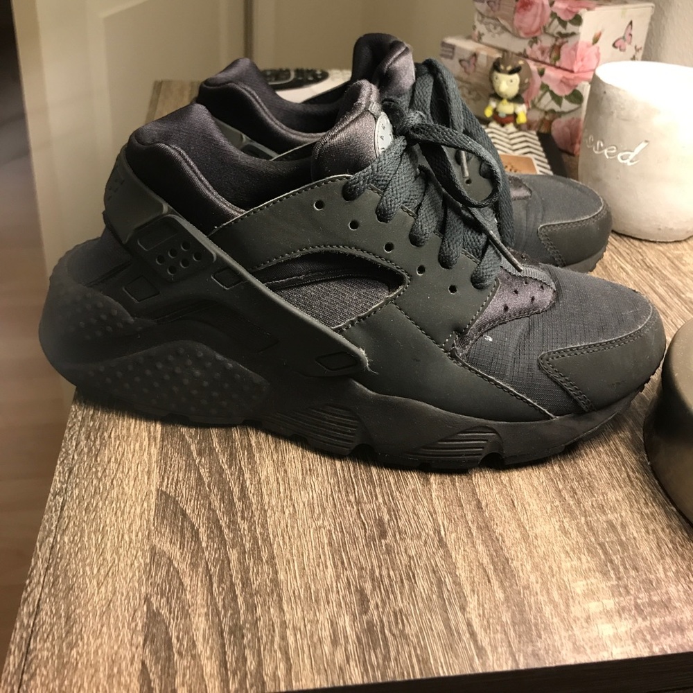 Boys navy blue Huaraches