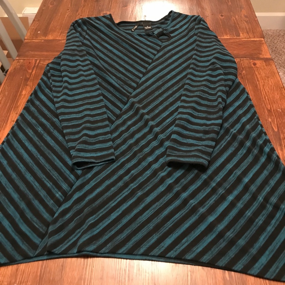Asymmetrical hemmed tunic