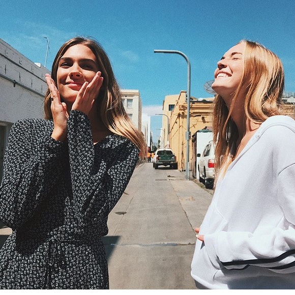 Brandy Melville navy blue floral wrap dress new - Picture 3 of 6