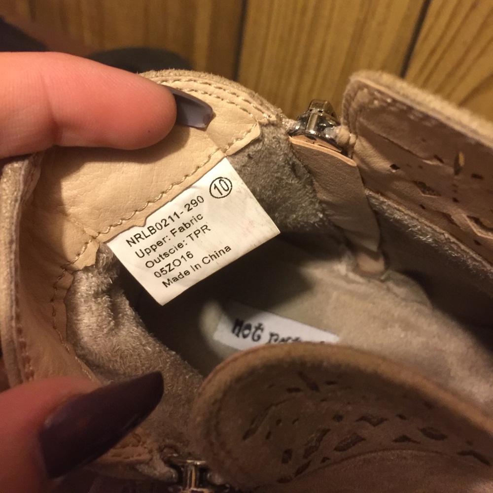 booties - Picture 4 of 4