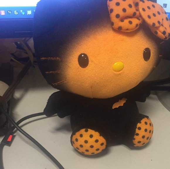 Meet Your Posher, Caroline! - Picture 6 of 7